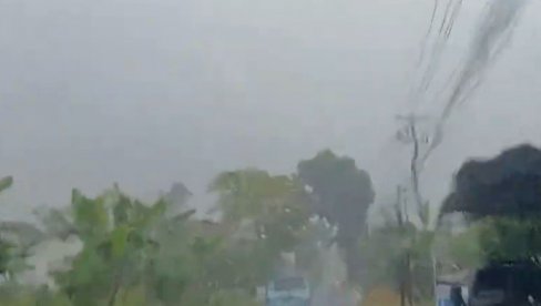 POPLAVE I KLIZIŠTA ODNELI LJUDSKE ŽRTVE: Spasioci pronašli nekoliko tela nakon povlačenja vode (VIDEO) POPLAVE I KLIZIŠTA ODNELI LJUDSKE ŽRTVE: Spasioci pronašli nekoliko tela nakon povlačenja vode (VIDEO)