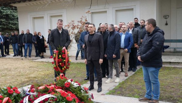 ВУЛИН ПОВОДОМ ГОДИШЊИЦЕ СМРТИ СЛОБОДАНА МИЛОШЕВИЋА: Идеје слободне Србије нису умрле са Милошевићем, иако је за ту идеју Милошевић живео ВУЛИН ПОВОДОМ ГОДИШЊИЦЕ СМРТИ СЛОБОДАНА МИЛОШЕВИЋА: Идеје слободне Србије нису умрле са Милошевићем, иако је за ту идеју Милошевић живео