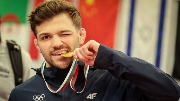 СРБИН ПОКОРИО БУГАРСКУ: Мићићу злато и трофеј за најбољег рвача на турниру у Софији СРБИН ПОКОРИО БУГАРСКУ: Мићићу злато и трофеј за најбољег рвача на турниру у Софији