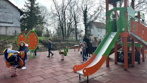 UREDILI 29 PARKIĆA ZA DECU: Opština Lazarevac brine o najmlađima UREDILI 29 PARKIĆA ZA DECU: Opština Lazarevac brine o najmlađima