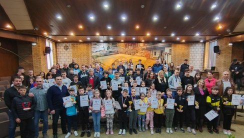ЛОКАЛНА САМОУПРАВА У ВРАЊУ НАГРАДИЛА НАЈМЛАЂЕ И НАЈБОЉЕ АМБАСАДОРЕ ГРАДА Признања за спортске наде ЛОКАЛНА САМОУПРАВА У ВРАЊУ НАГРАДИЛА НАЈМЛАЂЕ И НАЈБОЉЕ АМБАСАДОРЕ ГРАДА Признања за спортске наде