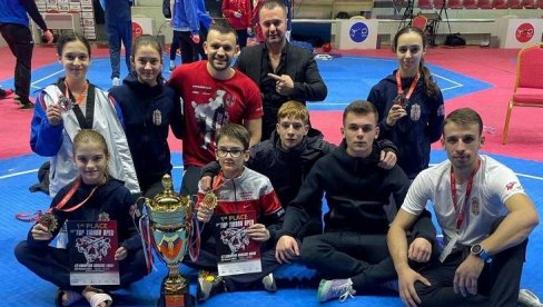 VRŠČANI POKORILI ALBANIJU: Četiri medalje za tekvondo klub iz Banata u Tirani VRŠČANI POKORILI ALBANIJU: Četiri medalje za tekvondo klub iz Banata u Tirani