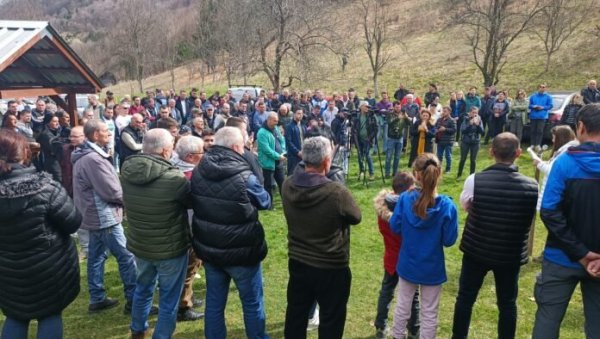 ПРОТИВЕ СЕ ИЗГРАДЊИ МИНИ-ЕЛЕКТРАНА: У Дубокој, у Котор Вароши, одржан скуп незадовољних мештана ПРОТИВЕ СЕ ИЗГРАДЊИ МИНИ-ЕЛЕКТРАНА: У Дубокој, у Котор Вароши, одржан скуп незадовољних мештана