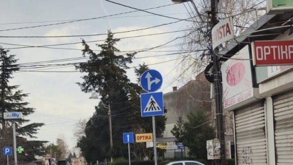 У ТРИ УЛИЦЕ 103 ПРЕКРШАЈА: Возачи и даље не поштују сигнализацију постављену у насељу Борча, а казне од 10.000 до 20.000 динара У ТРИ УЛИЦЕ 103 ПРЕКРШАЈА: Возачи и даље не поштују сигнализацију постављену у насељу Борча, а казне од 10.000 до 20.000 динара