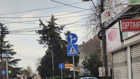 U TRI ULICE 103 PREKRŠAJA: Vozači i dalje ne poštuju signalizaciju postavljenu u naselju Borča, a kazne od 10.000 do 20.000 dinara U TRI ULICE 103 PREKRŠAJA: Vozači i dalje ne poštuju signalizaciju postavljenu u naselju Borča, a kazne od 10.000 do 20.000 dinara