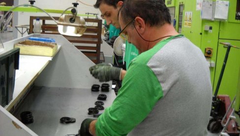 INDUSTRIJSKA PROIZVODNJA NAJVEĆA U PRETHODNE TRI DECENIJE: Najnoviji podaci MAT INDUSTRIJSKA PROIZVODNJA NAJVEĆA U PRETHODNE TRI DECENIJE: Najnoviji podaci MAT