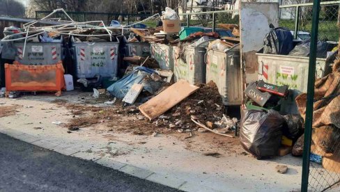 ZBOG NESAVESNIH GRAĐANA PALANAČKA OPŠTINA UVELA VIDEO NADZOR: Bacanje smeća pod kamerama ZBOG NESAVESNIH GRAĐANA PALANAČKA OPŠTINA UVELA VIDEO NADZOR: Bacanje smeća pod kamerama