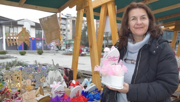 ШАЛОВЕ ПЛЕТЕ - РУКАМА: Чаробни прсти једне Деспотовчанке штрикају, везу, стварају (ФОТО) ШАЛОВЕ ПЛЕТЕ - РУКАМА: Чаробни прсти једне Деспотовчанке штрикају, везу, стварају (ФОТО)