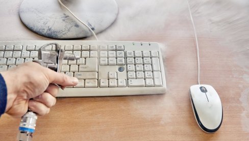 MOĆNI GLICERIN I FEN ZA KOSU: Kako da najefikasnije uklonite prašinu? MOĆNI GLICERIN I FEN ZA KOSU: Kako da najefikasnije uklonite prašinu?