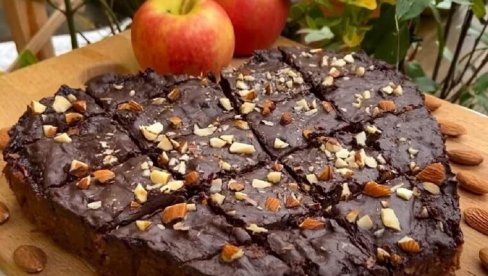 ПОСНО, СЛАСНО И ЗДРАВО: Колач од јабука и поморанџи, са црном чоколадом и бадемима - Без брашна и вештачких шећера (ВИДЕО)