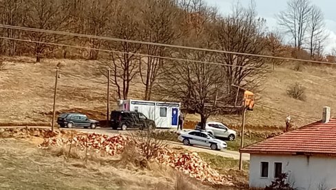 DO DINARA BEZ REDOVA: Novosti sa Srbima sa KiM, u ekspozituri banke na Merdaru DO DINARA BEZ REDOVA: Novosti sa Srbima sa KiM, u ekspozituri banke na Merdaru