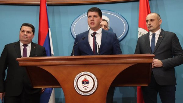 ПРЕДИЗБОРНА КАМПАЊА У ТРЕБИЊУ УВЕЛИКО ПОЧЕЛА: И Шапурић жели градоначелничку фотељу ПРЕДИЗБОРНА КАМПАЊА У ТРЕБИЊУ УВЕЛИКО ПОЧЕЛА: И Шапурић жели градоначелничку фотељу