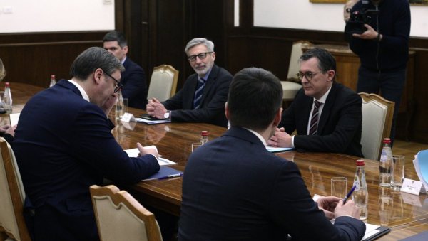 ВУЧИЋ СА РОКФЕЈОМ: Председник Србије разговара са француским дипломатом (ФОТО) ВУЧИЋ СА РОКФЕЈОМ: Председник Србије разговара са француским дипломатом (ФОТО)