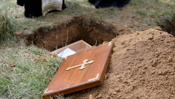 ГРАДСКО ВЕЋЕ ВРАЊА ОДЛУЧИЛО: Град одржава гробове бораца ГРАДСКО ВЕЋЕ ВРАЊА ОДЛУЧИЛО: Град одржава гробове бораца