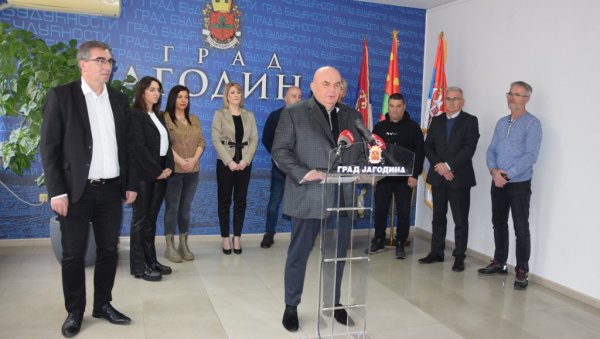 ДЕЛЕГАЦИЈА ИЗ ЈАГОДИНЕ, СА 300 ЧЛАНОВА, ОД 18. ДО 20. МАРТА БОРАВИЋЕ У ПРЕСТОНИЦИ АУСТРИЈЕ Палма у Беч води и таксисте ДЕЛЕГАЦИЈА ИЗ ЈАГОДИНЕ, СА 300 ЧЛАНОВА, ОД 18. ДО 20. МАРТА БОРАВИЋЕ У ПРЕСТОНИЦИ АУСТРИЈЕ Палма у Беч води и таксисте
