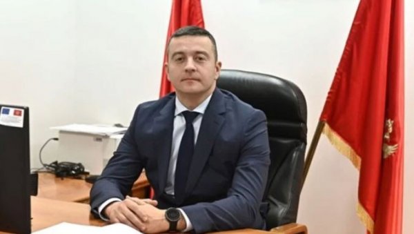 ВЕЉОВИЋЕВ КАДАР НА ЧЕЛУ ПОЛИЦИЈЕ ЦРНЕ ГОРЕ? Превласт у безбедносном сектору пољуљала односе двеју чланица владајуће већине ВЕЉОВИЋЕВ КАДАР НА ЧЕЛУ ПОЛИЦИЈЕ ЦРНЕ ГОРЕ? Превласт у безбедносном сектору пољуљала односе двеју чланица владајуће већине