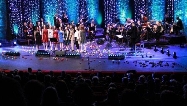 „РУЖИН ВРТ“ У СРПСКОМ НАРОДНОМ ПОЗОРИШТУ: 34. фестивал нове русинске песме у Новом Саду „РУЖИН ВРТ“ У СРПСКОМ НАРОДНОМ ПОЗОРИШТУ: 34. фестивал нове русинске песме у Новом Саду