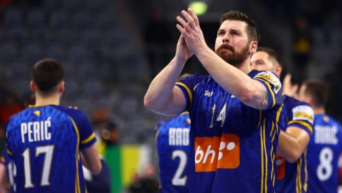 DOŠLO VREME DA SE KAŽE ZBOGOM: Terzić završio reprezentativnu karijeru (FOTO) DOŠLO VREME DA SE KAŽE ZBOGOM: Terzić završio reprezentativnu karijeru (FOTO)