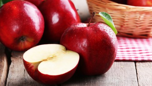 SVI DRŽE NA OVOM MESTU, A TO UBRZAVA TRULJENJE: Gde treba da čuvate jabuke da ostanu dugo sveže?