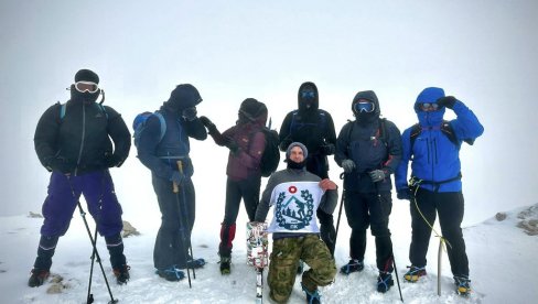 NEUMORNI PARAĆINSKI PLANINARI: Osvojili Savin kuk na Durmitoru, uživali u Grzi (FOTO)