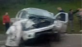 PRVI SNIMCI TEŠKE NESREĆE KOD BUBANJ POTOKA: Auto se isprevrtao – skroz zgužvan, stvaraju se gužve (VIDEO)