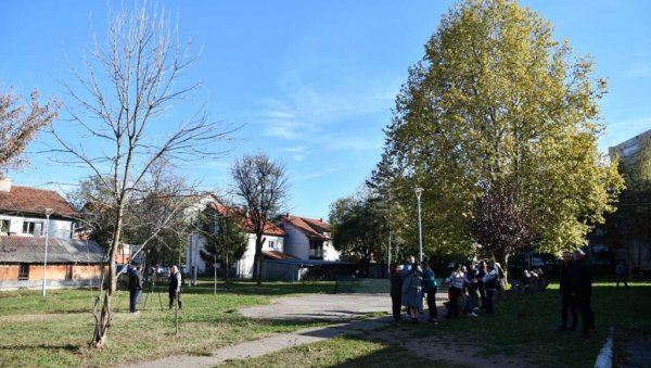 ОД МИНИСТАРСТВА 14 МИЛИОНА: Краљевчани граде модерно дечје игралиште у Рибници ОД МИНИСТАРСТВА 14 МИЛИОНА: Краљевчани граде модерно дечје игралиште у Рибници
