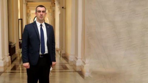 ORLIĆ PORUČIO: Dakle, iz PES imamo zvaničan stav da je Đilas za njih evroparlamentarka... Hvala, ne treba ništa više ORLIĆ PORUČIO: Dakle, iz PES imamo zvaničan stav da je Đilas za njih evroparlamentarka... Hvala, ne treba ništa više