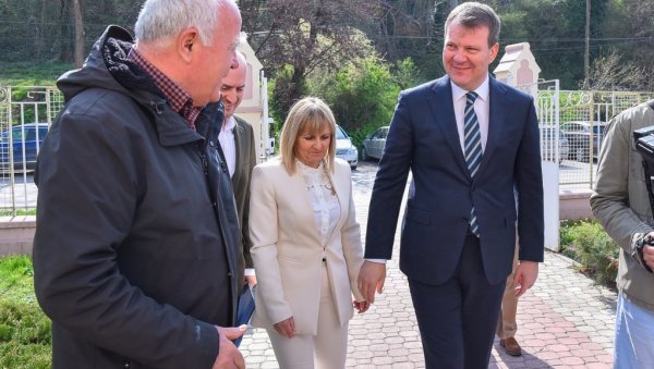КРЕЋЕ ОБНОВА ФАБРИКЕ ПИЈАЋЕ ВОДЕ У БЕОЧИНУ: Потписан уговор за реализацију пројекта вредног 600 милиона динара КРЕЋЕ ОБНОВА ФАБРИКЕ ПИЈАЋЕ ВОДЕ У БЕОЧИНУ: Потписан уговор за реализацију пројекта вредног 600 милиона динара