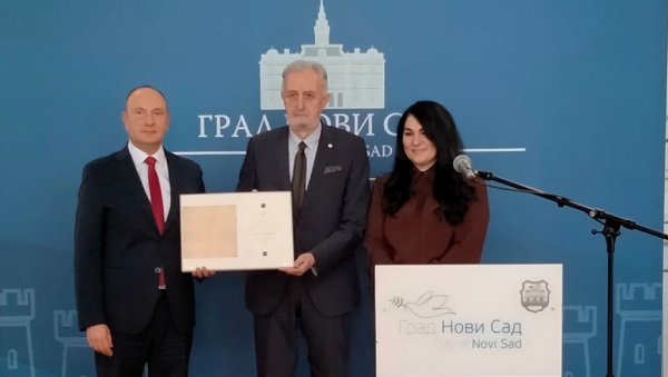 НАКЛОН ВЕЧНОМ ДЕЧАКУ ПОЕЗИЈЕ : У Новом Саду обележен дан рођења Мирослава Антића (ФОТО) НАКЛОН ВЕЧНОМ ДЕЧАКУ ПОЕЗИЈЕ : У Новом Саду обележен дан рођења Мирослава Антића (ФОТО)