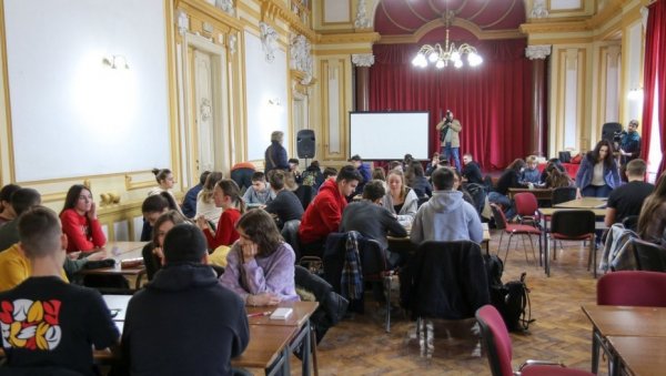 ТРАДИЦИЈА ОД ДЕЦЕНИЈУ И ПО: У суботичкој Гимназији обележен Дан броја ПИ ТРАДИЦИЈА ОД ДЕЦЕНИЈУ И ПО: У суботичкој Гимназији обележен Дан броја ПИ