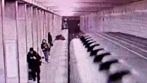 (UZNEMIRUJUĆI VIDEO) Ana predložila raskid, bivši partner je bacio pod voz - novi detalji užasa u moskovskom metrou (UZNEMIRUJUĆI VIDEO) Ana predložila raskid, bivši partner je bacio pod voz - novi detalji užasa u moskovskom metrou