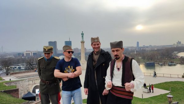 ЗАХАРОВА ПОРУЧИЛА - СРБИ КИДАЈУ: Рокенрол бенд Џепови објавио песму Долази Владимир уочи председничких избора у Русији (ВИДЕО) ЗАХАРОВА ПОРУЧИЛА - СРБИ КИДАЈУ: Рокенрол бенд Џепови објавио песму Долази Владимир уочи председничких избора у Русији (ВИДЕО)