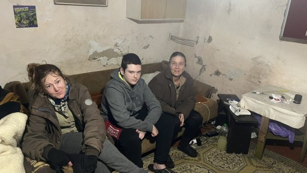 САЊАЈУ КРОВ И КУПАТИЛО: Трочланом домаћинству у Липару које тешко живи једини ослонац комшија САЊАЈУ КРОВ И КУПАТИЛО: Трочланом домаћинству у Липару које тешко живи једини ослонац комшија