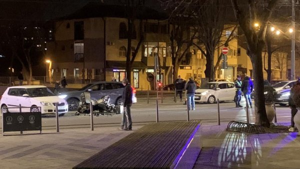 ДЕТАЉИ НЕСРЕЋЕ У ЏОРЏА ВАШИНГТОНА: Срча расута свуда по путу, познато у ком је стању оборени мотоциклиста (ВИДЕО) ДЕТАЉИ НЕСРЕЋЕ У ЏОРЏА ВАШИНГТОНА: Срча расута свуда по путу, познато у ком је стању оборени мотоциклиста (ВИДЕО)