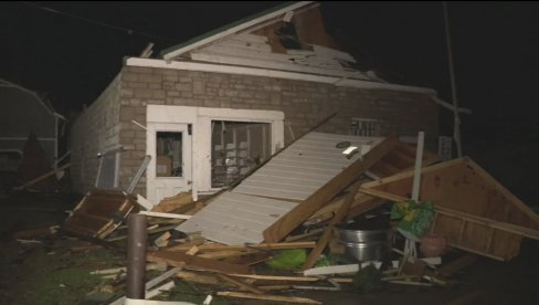AMERIKA NA UDARU: Povređeno skoro 40 osoba, u toku potraga i spasavanje (FOTO) AMERIKA NA UDARU: Povređeno skoro 40 osoba, u toku potraga i spasavanje (FOTO)