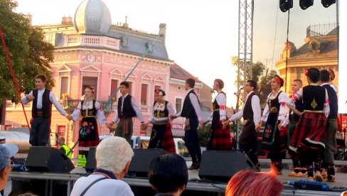 KONKURS GRADA POŽAREVCA: Folklorcima četiri miliona za putovanja i narodnu nošnju KONKURS GRADA POŽAREVCA: Folklorcima četiri miliona za putovanja i narodnu nošnju