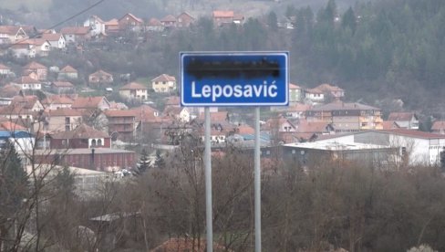SRBI NA SEVERU BRANE ĆIRILICU: Kurtijev režim postavio table sa nazivima mesta na albanskom u srpskim sredinama, kršeći tako i svoje propise SRBI NA SEVERU BRANE ĆIRILICU: Kurtijev režim postavio table sa nazivima mesta na albanskom u srpskim sredinama, kršeći tako i svoje propise