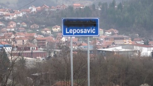 SRBI NA SEVERU BRANE ĆIRILICU: Kurtijev režim postavio table sa nazivima mesta na albanskom u srpskim sredinama, kršeći tako i svoje propise