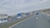 TEŽAK UDES KOD ISKLJUČENJA ZA BEŠKU: Stvorile se kilometarske gužve (VIDEO) TEŽAK UDES KOD ISKLJUČENJA ZA BEŠKU: Stvorile se kilometarske gužve (VIDEO)