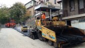 PROLEĆNO SREĐIVANJE: Počelo asfaltiranje ulica u Užicu