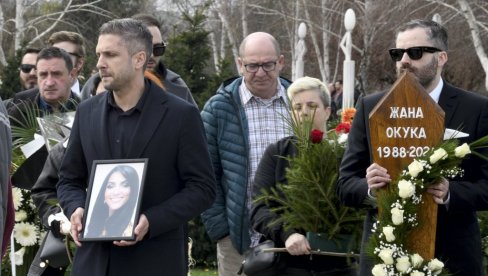 SAHRANJENA ŽANA OKUKA: Nepregledna kolona ljudi i neizmerna tuga za večni počinak (FOTO/VIDEO) SAHRANJENA ŽANA OKUKA: Nepregledna kolona ljudi i neizmerna tuga za večni počinak (FOTO/VIDEO)