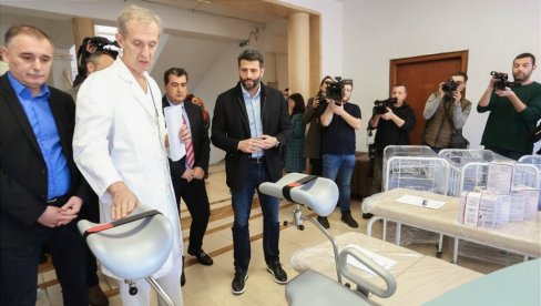 ŠAPIĆ O AKCIJI BEBI PARKING MESTO: Prikupljeni novac se ulaže direktno u opremanje porodilišta (FOTO) ŠAPIĆ O AKCIJI BEBI PARKING MESTO: Prikupljeni novac se ulaže direktno u opremanje porodilišta (FOTO)
