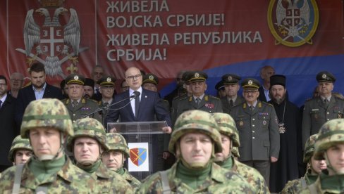 U VAMA VIDIM SNAGU NAŠE SRBIJE Vučević na polaganju vojničke zakletve u Valjevu: Postali ste čuvari našeg identiteta (FOTO) U VAMA VIDIM SNAGU NAŠE SRBIJE Vučević na polaganju vojničke zakletve u Valjevu: Postali ste čuvari našeg identiteta (FOTO)