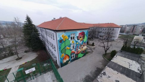 SIMBOLIMA BUDE EKOLOŠKU SVEST: Mladi Borani muralom na zidu u dvorištu tri osnovne škole šalju poruku SIMBOLIMA BUDE EKOLOŠKU SVEST: Mladi Borani muralom na zidu u dvorištu tri osnovne škole šalju poruku