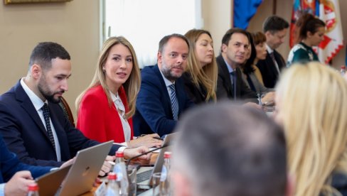 ĐEDOVIĆ HANDANOVIĆ SA MISIJOM MMF: Razgovori o projektima i reformama u energetici ĐEDOVIĆ HANDANOVIĆ SA MISIJOM MMF: Razgovori o projektima i reformama u energetici