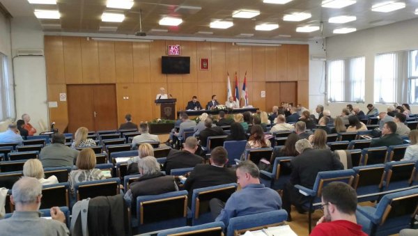 БУЏЕТ СМЕДЕРЕВА ИЗНОСИЋЕ ЧЕТИРИ МИЛИЈАРДЕ И 997 МИЛИОНА ДИНАРА Деци петина касе БУЏЕТ СМЕДЕРЕВА ИЗНОСИЋЕ ЧЕТИРИ МИЛИЈАРДЕ И 997 МИЛИОНА ДИНАРА Деци петина касе