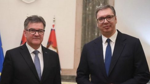 VUČIĆ NAKON SASTANKA SA LAJČAKOM: Razgovarali smo o situaciji na Kosovu i Metohiji i nepodnošljivim uslovima za život našeg naroda VUČIĆ NAKON SASTANKA SA LAJČAKOM: Razgovarali smo o situaciji na Kosovu i Metohiji i nepodnošljivim uslovima za život našeg naroda