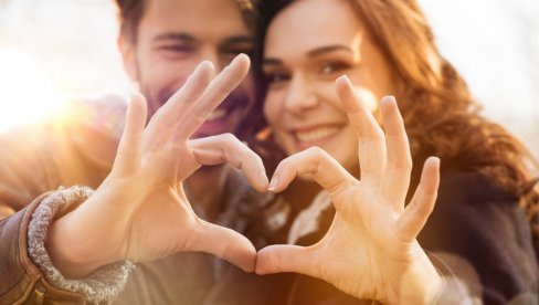 LJUBAV JAČA OD RAZLIKA: Koje su sve prednosti, ali i izazovi emotivne veze sa osobom iz druge države LJUBAV JAČA OD RAZLIKA: Koje su sve prednosti, ali i izazovi emotivne veze sa osobom iz druge države