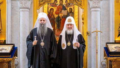 БРАТСКА САРАДЊА ДВА ЈЕДНОВЕРНА НАРОДА: Патријарх Порфирије разговарао са патријархом Кирилом у Москви