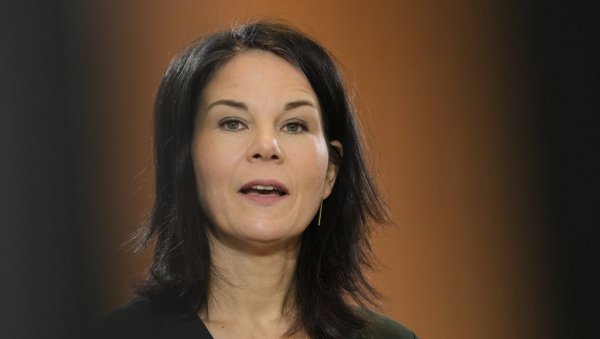 АНАЛЕНА БЕРБОК НАПУСТИЛА СЕДНИЦУ НЕМАЧКЕ ВЛАДЕ, ЉУТА НА ШОЛЦА Све дубљи раскол у Берлину због Кијева АНАЛЕНА БЕРБОК НАПУСТИЛА СЕДНИЦУ НЕМАЧКЕ ВЛАДЕ, ЉУТА НА ШОЛЦА Све дубљи раскол у Берлину због Кијева
